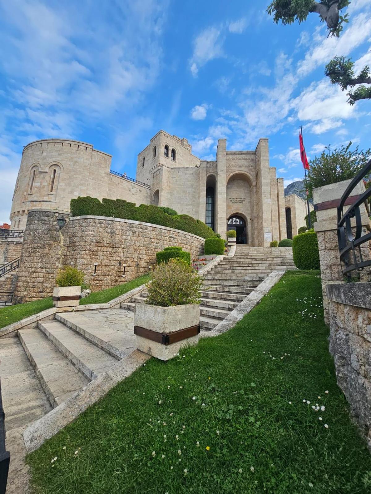 Castle - Inside,Voga Guesthause Hotel Kruje Exterior photo